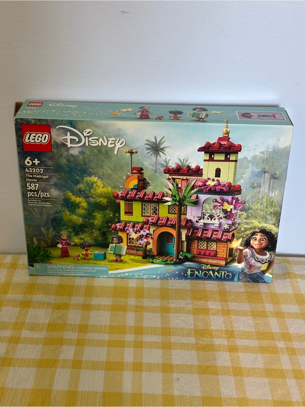Lego Disney Encanto The Madrigal House 43202 687 pcs complete with Minifigures